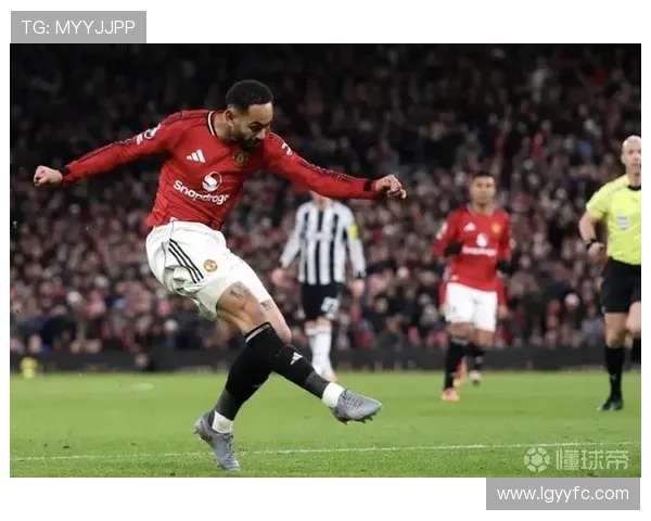 库尼亚曝姆伯莫加练射门默契情